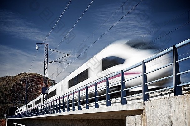 视图高速火车穿越高架桥purroy萨拉戈萨阿拉贡西班牙大街马德里巴塞罗那