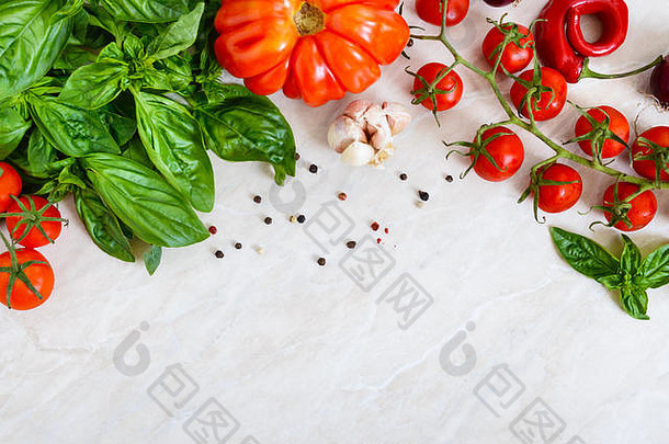 樱桃番茄分支大蒜新鲜的罗勒胡椒光背景成分使酱汁意大利厨房免费的空间项目