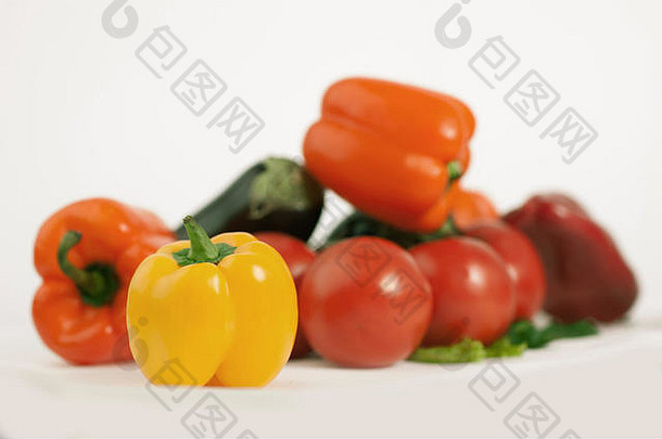 特写镜头新鲜的蔬菜孤立的白色背景