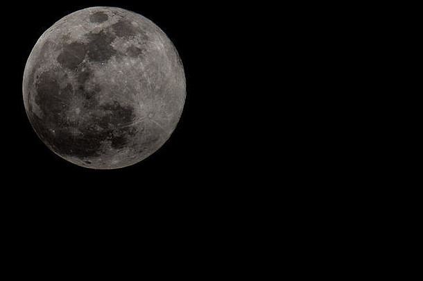 完整的月亮捕获月亮雪2月天体详细的地球黑暗天空