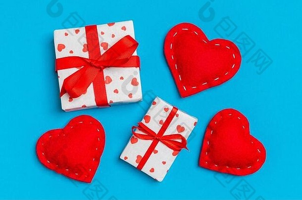 前视图色彩斑斓的情人节背景使礼物盒子红色的纺织<strong>心</strong>情人节一天概念