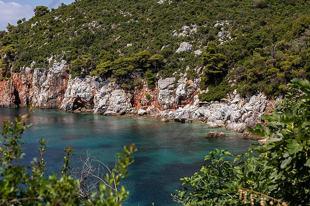 湾视图希腊岛悬崖清晰的水爱琴海海