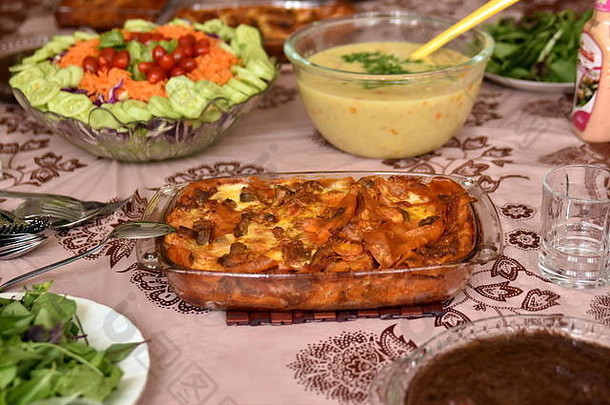 伊朗厨房烤宽面条沙拉