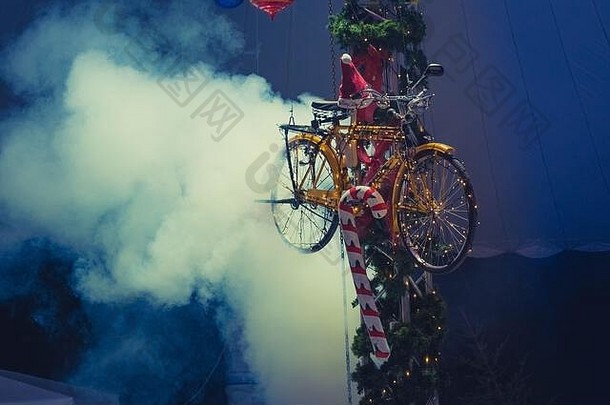 圣诞节自行车装饰烟背景关闭蓝色的颜色