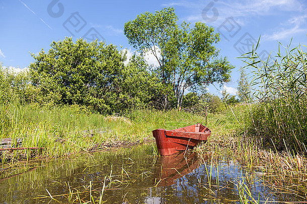 夏天的湖风景木船