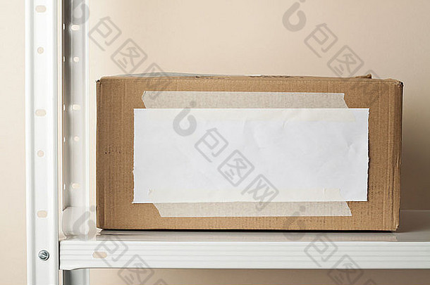 纸板盒子空白标签移动存储概念