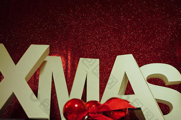 色彩斑斓的圣诞节信红色的背景圣诞节