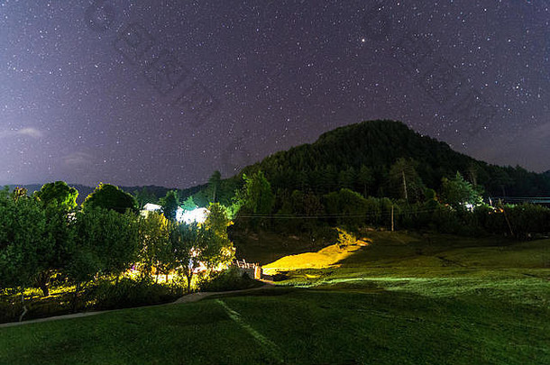 晚上景观村房子星星晚上喜马拉雅山脉