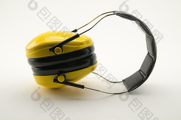 黄色的耳朵保护安全设备