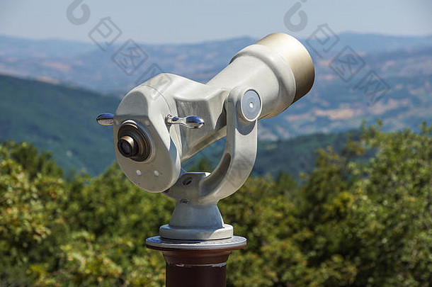 旅游望远镜景观探索