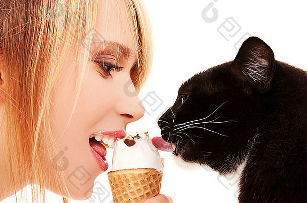 <strong>图片可爱</strong>的女孩猫冰奶油