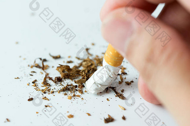 辞职吸烟概念打破香烟