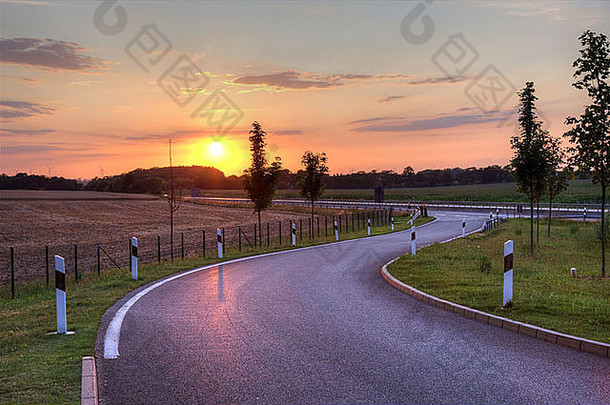 风景如画的日落高速公路荷兰欧洲