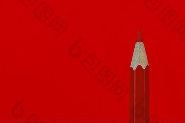红色的彩色的木铅笔蜡笔红色的彩色的孤立的纸背景