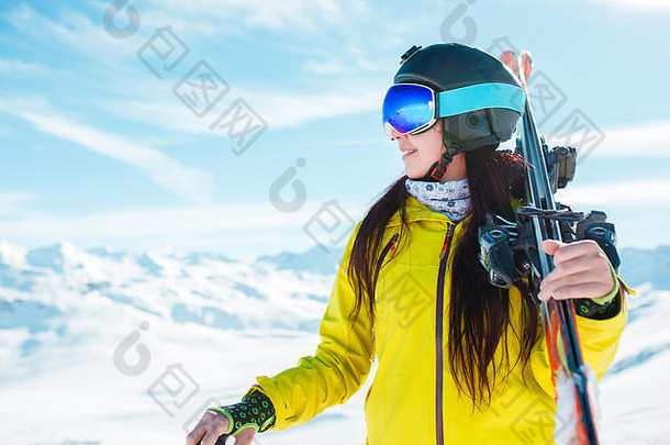 照片体育女孩横盘整理头盔面具滑雪板