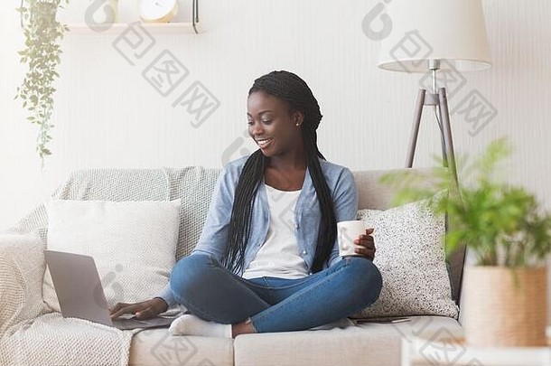 非洲式发型女孩移动PC沙发首页搜索工作在线