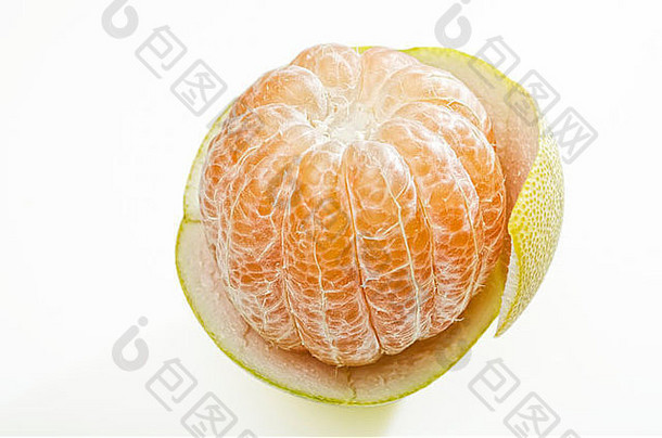 成熟的葡萄柚皮拍摄白色背景