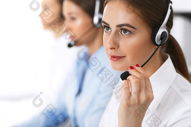 调用中心集团运营商工作焦点美丽的业务女人耳机