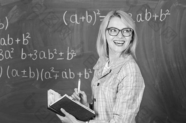 有效的教学涉及收购有关知识学生原则使教学有效的女人教学黑板教室品质使好老师