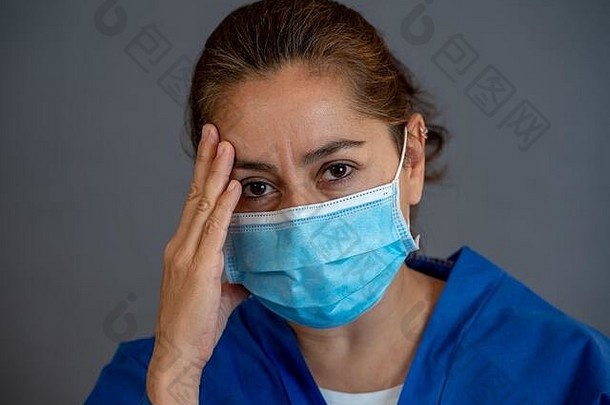 科维德疲惫医生担心冠状病毒受感染的情况下死亡通行费上升情感强调健康工人需要中