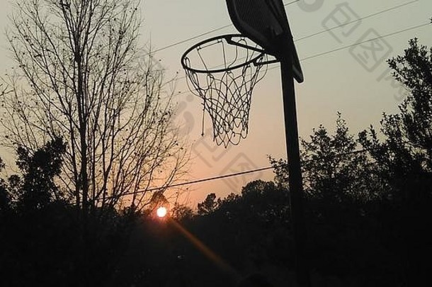 美丽的日落篮球希望框架