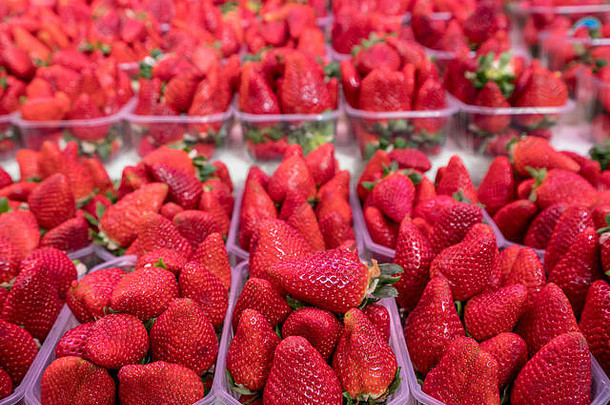 草莓塑料盒子市场摊位