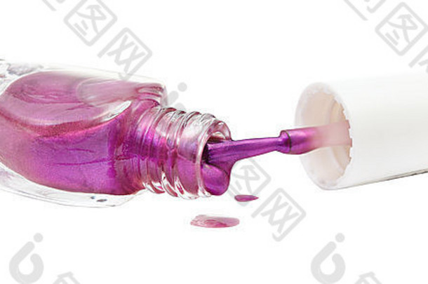 瓶泄漏紫色的指甲波兰的孤立的白色背景
