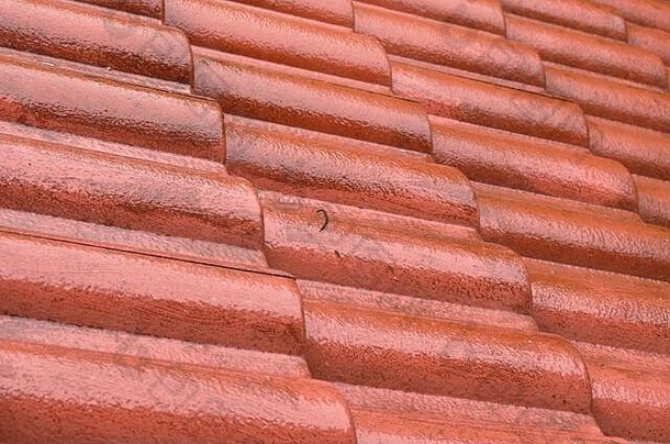 硬雨下降红色的瓷砖屋顶首页下降地面