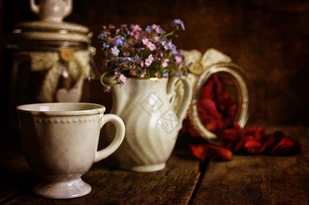 复古的效果照片古董茶玫瑰干花瓣
