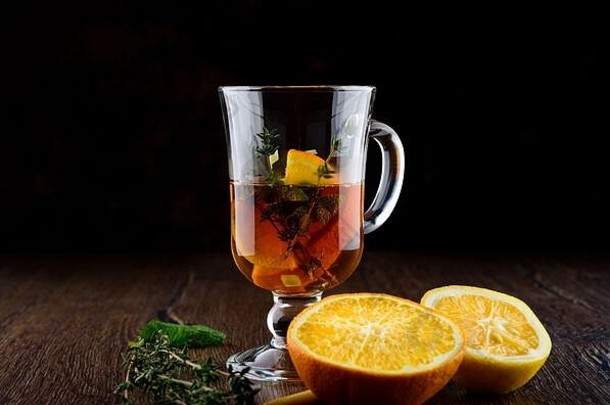维生素茶橙色柠檬薄荷百里香柠檬草维生素茶成分木表格<strong>预防感冒</strong>健康的生活方式