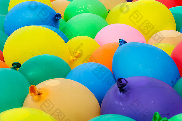 气球颜色填满水