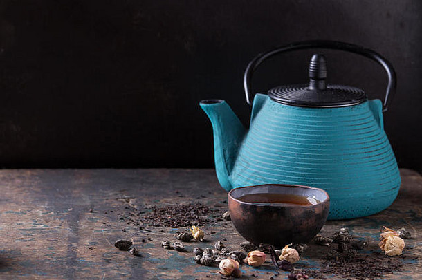 各种干茶茶壶