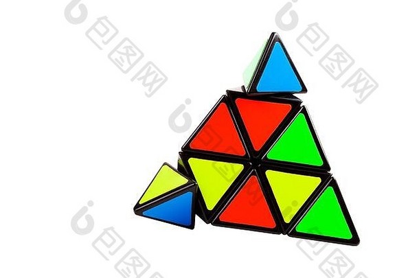 三角金字塔玩具复杂的逻辑谜题移动元素部分孤立的白色大脑急转弯问题解决情报智力