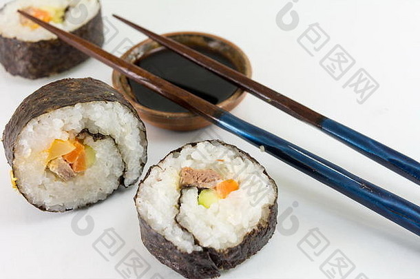 寿司卷服务木筷子