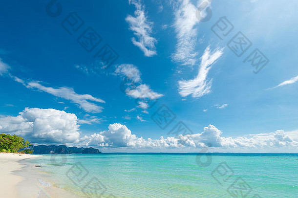 纯清晰的水安达曼海软白色沙子岛给<strong>泰国</strong>美丽的景观