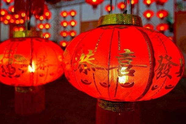 传统的红色的中国人一年灯笼