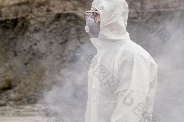 实验室技术员面具化学保护西装走干地面工具盒子有毒烟