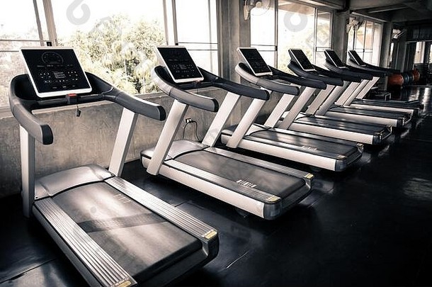 有氧运动机健身房现代健身设备健身事件现代健身房室内设备体育设备健身房