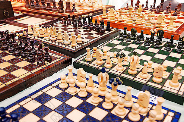 大量自制的国际象棋董事会显示出售表格毛尔公园周日跳蚤市场