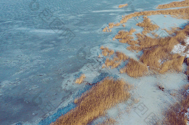 空中视图冻湖冬天风景景观照片捕获无人机冬天仙境