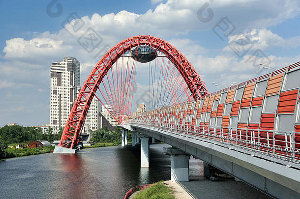 领先的巨大的拱门日沃皮斯尼桥莫斯科俄罗斯