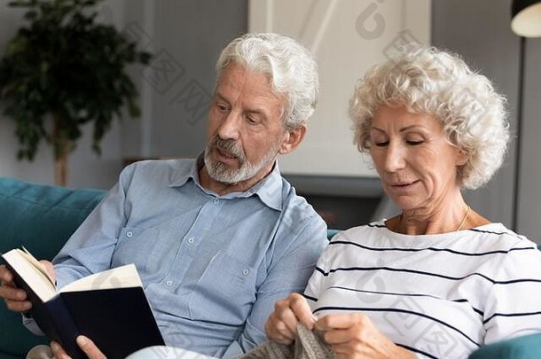 退休家庭夫妇享受爱好时间首页