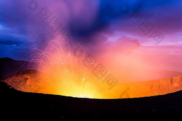 火山口火山托尔巴奇克俄罗斯堪察加半岛结束火山喷发火山托尔巴奇克