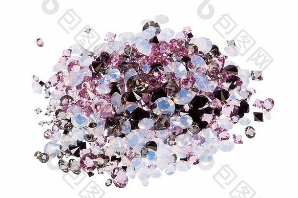 小紫色的钻石珠宝石头堆孤立的