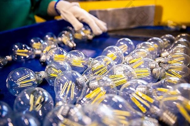 自动化车间输送机生产玻璃灯灯泡工厂