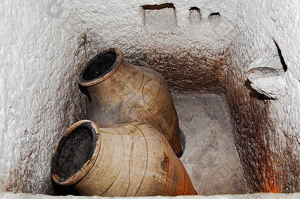 古老的遗迹罗马时代室内浴室雕刻石灰石洞穴水骨灰盒水航空公司岩架化妆品