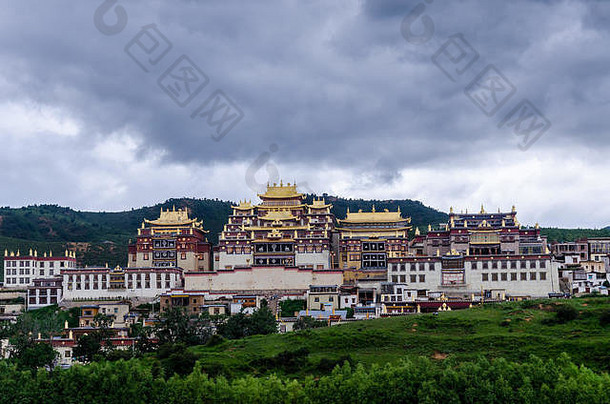 Ganden苏姆采林修道院香格里拉云南中国
