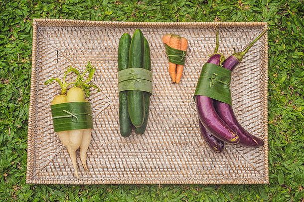 环保产品包装概念蔬菜包装香蕉叶替代塑料袋浪费概念替代