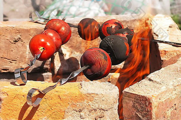 番茄烤串肉扦开放火