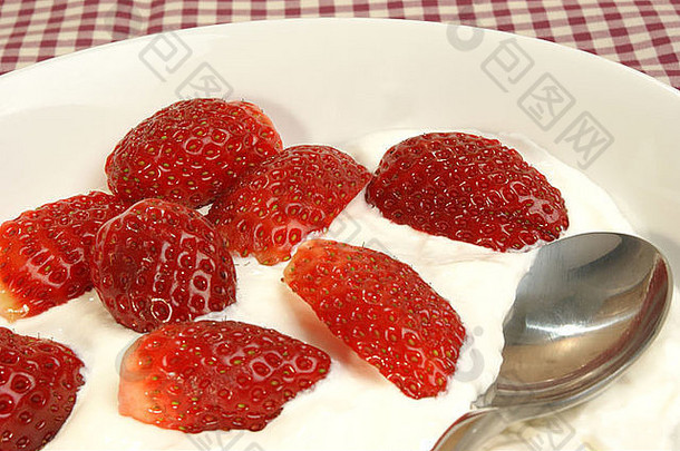 新鲜的草莓酸奶<strong>早餐</strong>